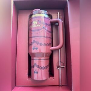 The Valentine’s Day Quencher H2.0 Flowstate™ Tumbler